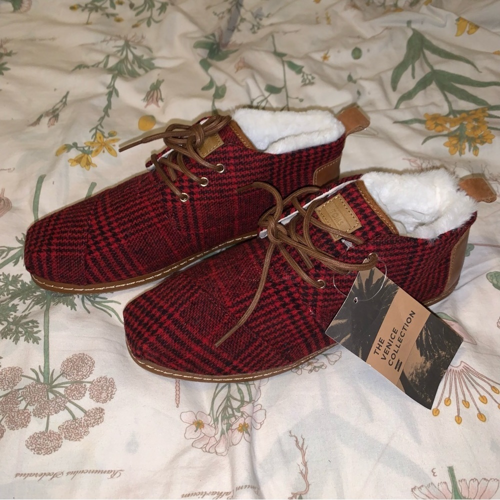 FIRM PRICE!! Toma Venice collection red plaid felt shoes NWT